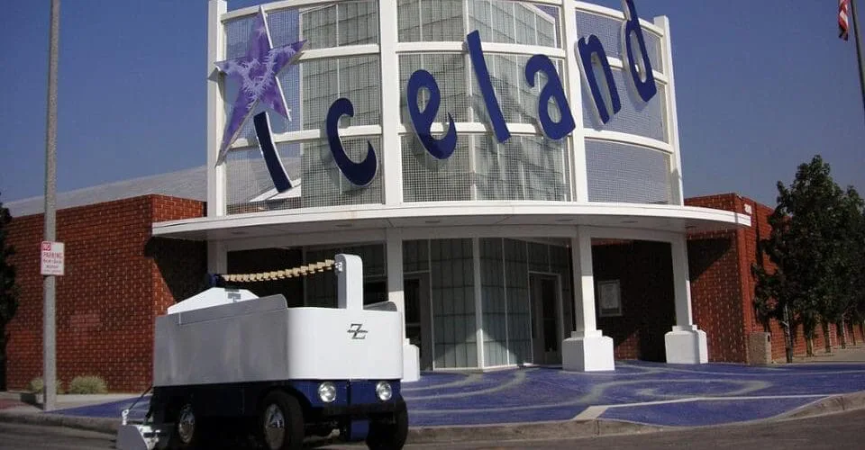 Same entrance rotunda before the LA Kings rebrand — LA Kings Iceland