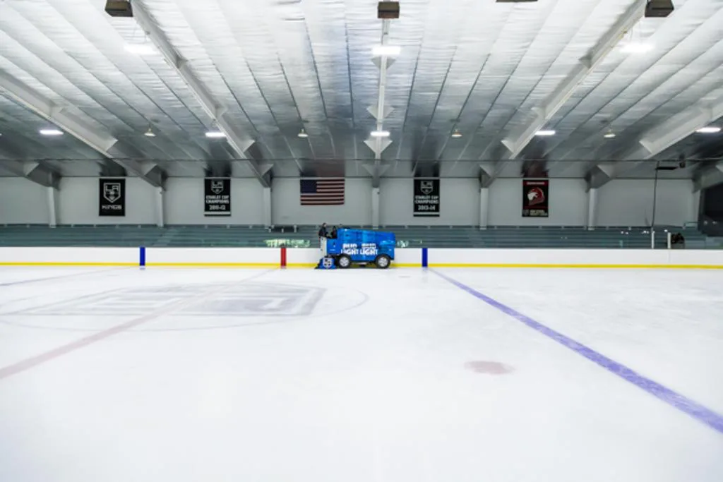 Full width of a freshly cut, empty sheet from ice level at one side — LA Kings Ice Pickwick