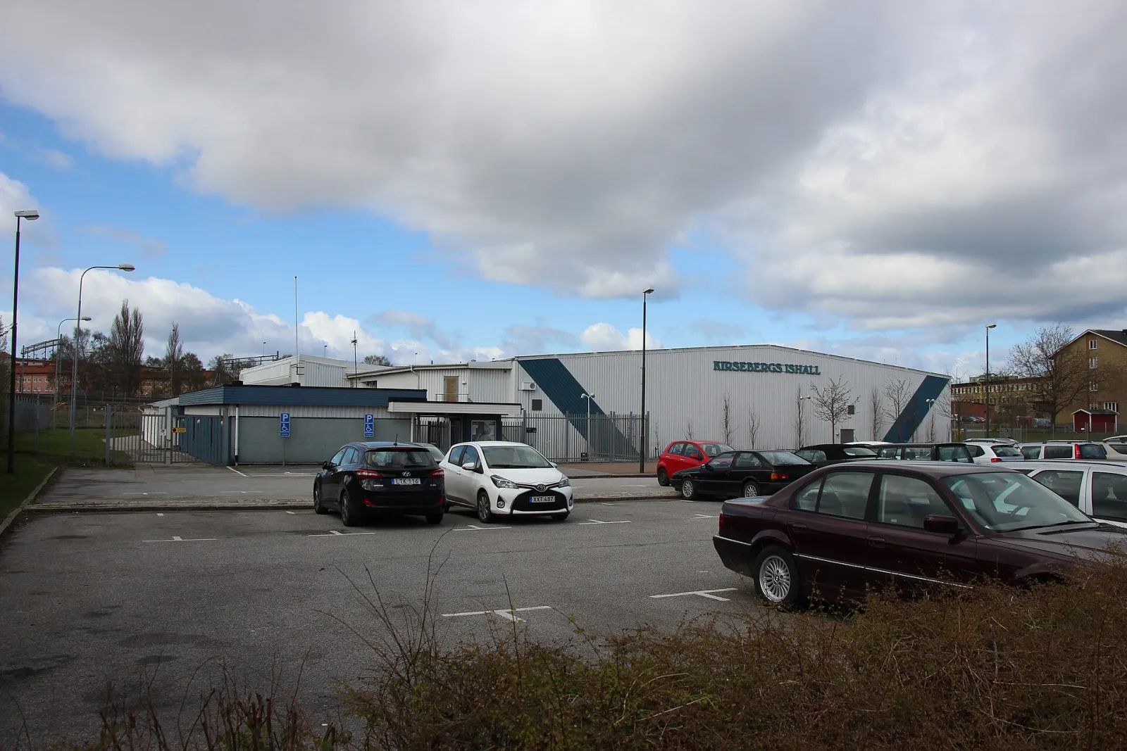 Kirsebergs ishall sedd från parkeringen – Kirsebergs ishall