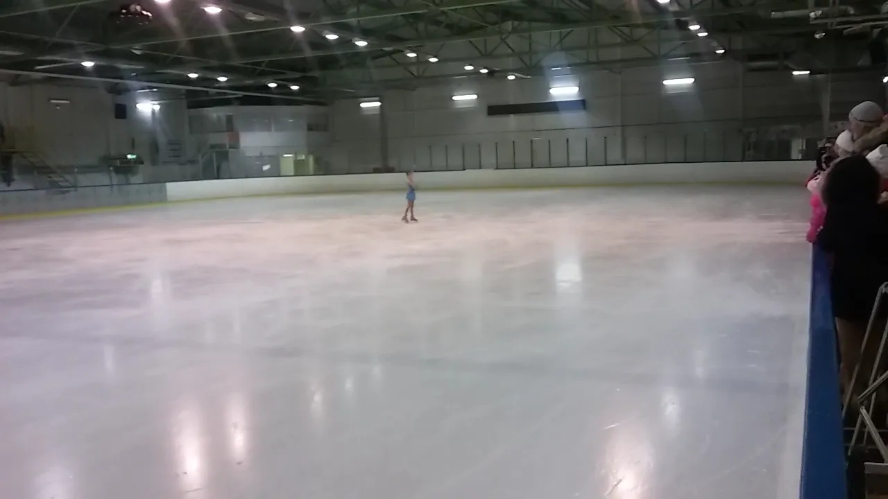 The ice sheet of the Leonid Kiselyov ice arena in Omsk with a skater in the distance — Kiselyov Ice Arena Omsk