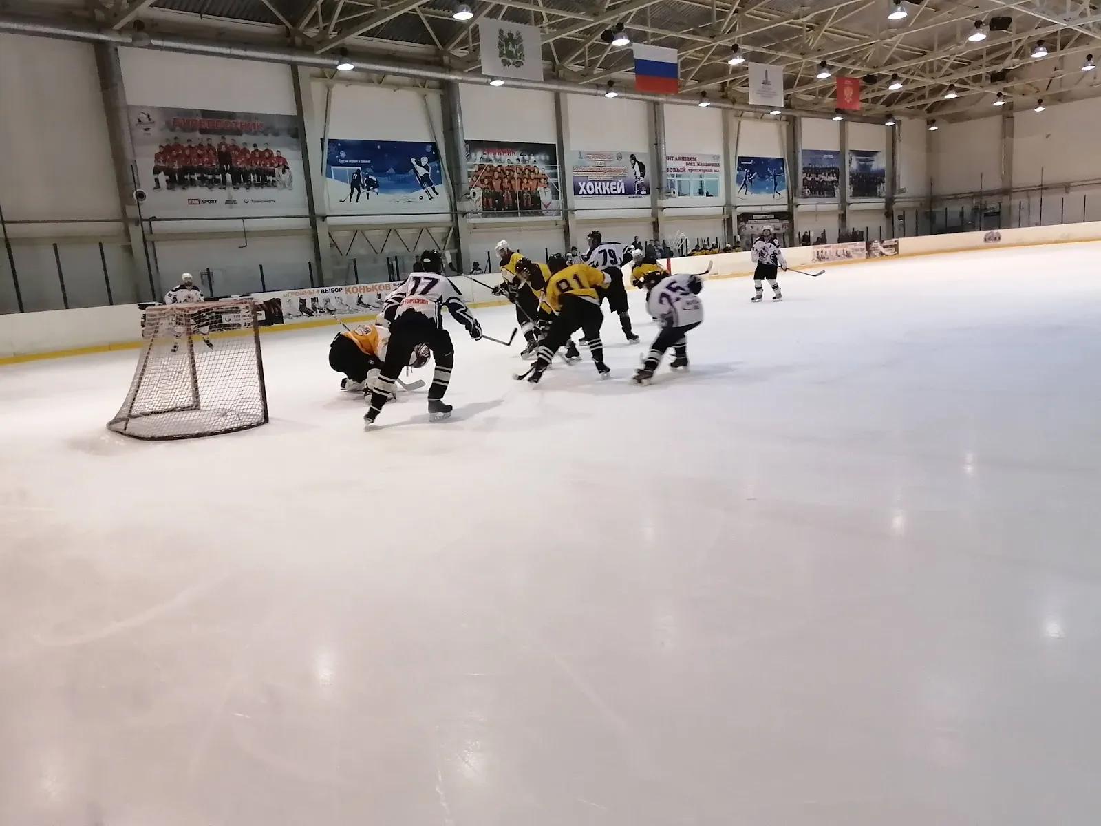 The ice arena of the Kristall sports complex in Tomsk during a game — Kristall Sports Complex Tomsk