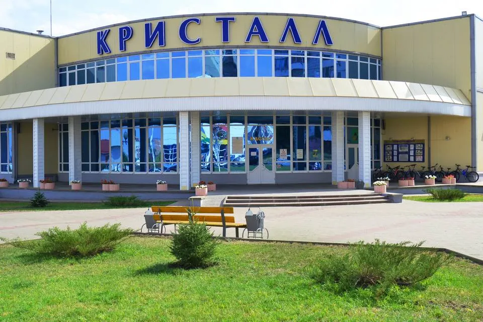 The main entrance of the Kristall sports palace in Gubkin — Kristall Sports Palace
