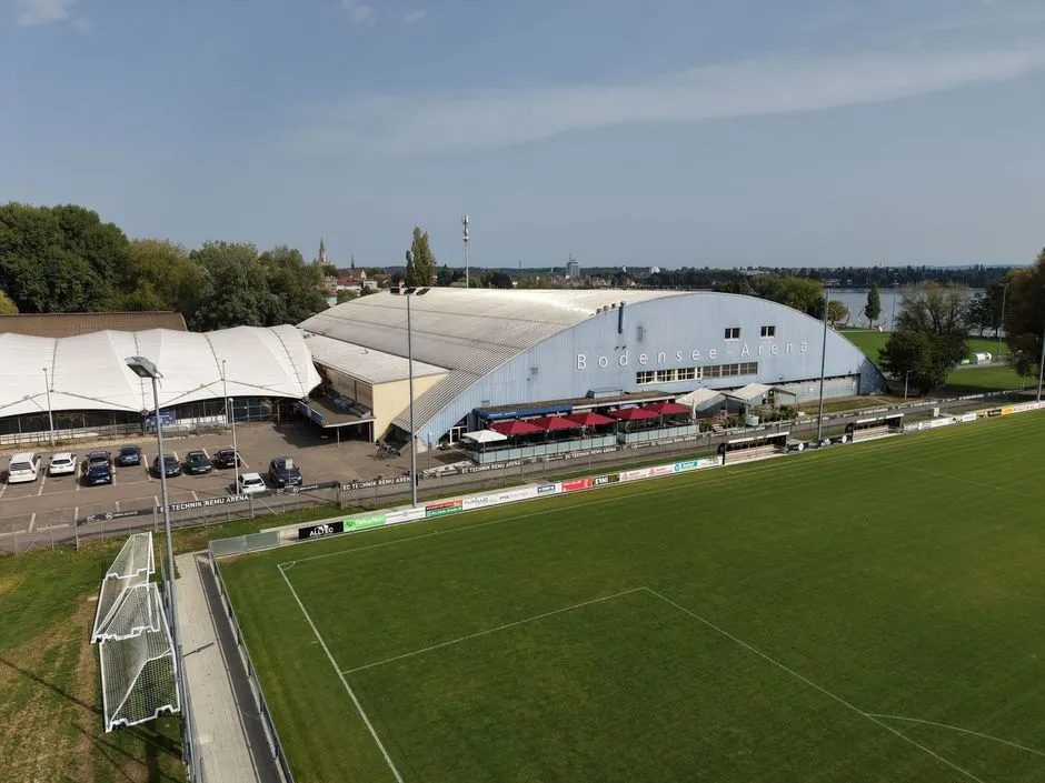 Aerial view of the Bodensee Arena in Kreuzlingen with the covered open-air ice field beside the football pitch — Bodensee Arena