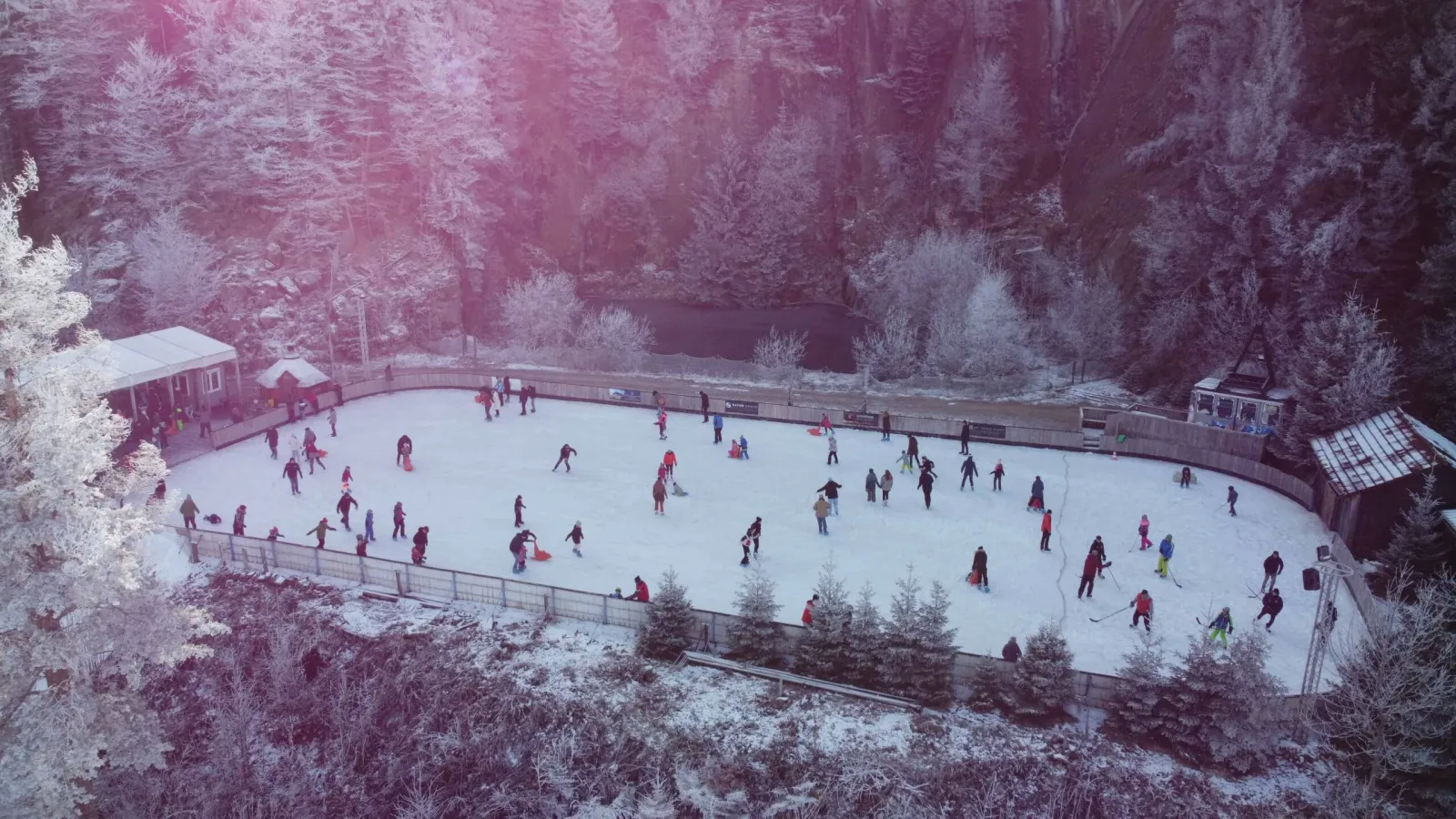 Aerial view of the open-air ice surface of the Kunsteisbahn am Wiedenfelsen — Kunsteisbahn am Wiedenfelsen