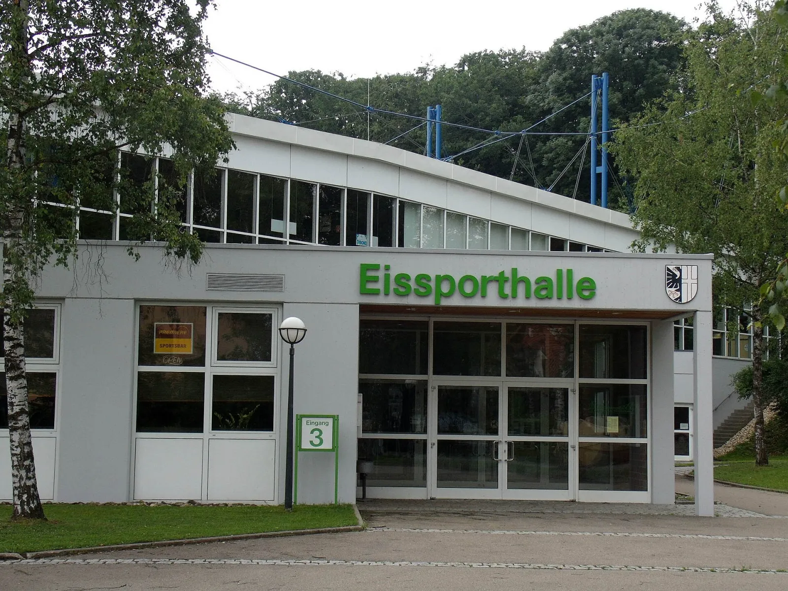 Der Eingang der Memminger Eissporthalle (jetzt KUTTER-Arena), 2011 – KUTTER-Arena