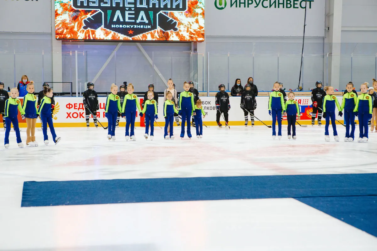The ice sheet of the Kuznetsky Led ice palace on its opening day, from the operator's own site — Kuznetsky Led Ice Palace