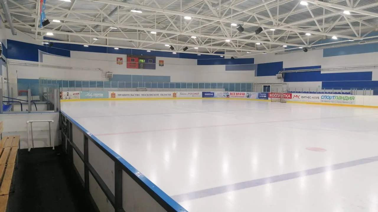 The covered rink of the Petrusyova ice arena in Pavlovsky Posad — Petrusyova Ice Arena Pavlovsky Posad