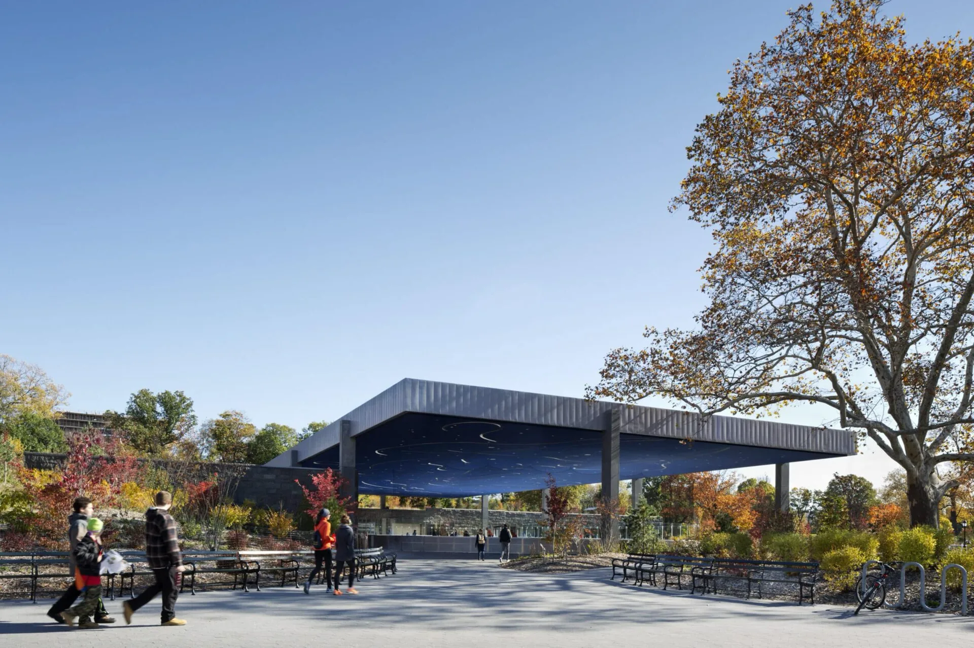 Pabellón de la pista en un parque — LeFrak Center at Lakeside