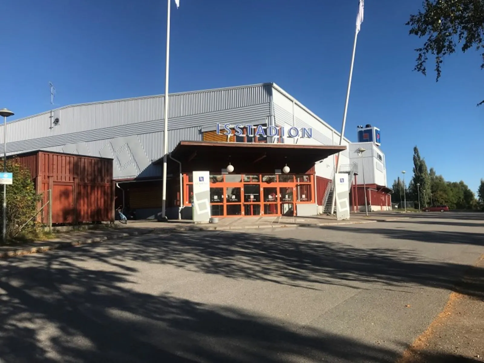 Entrén till LF Arena i Piteå. – LF Arena