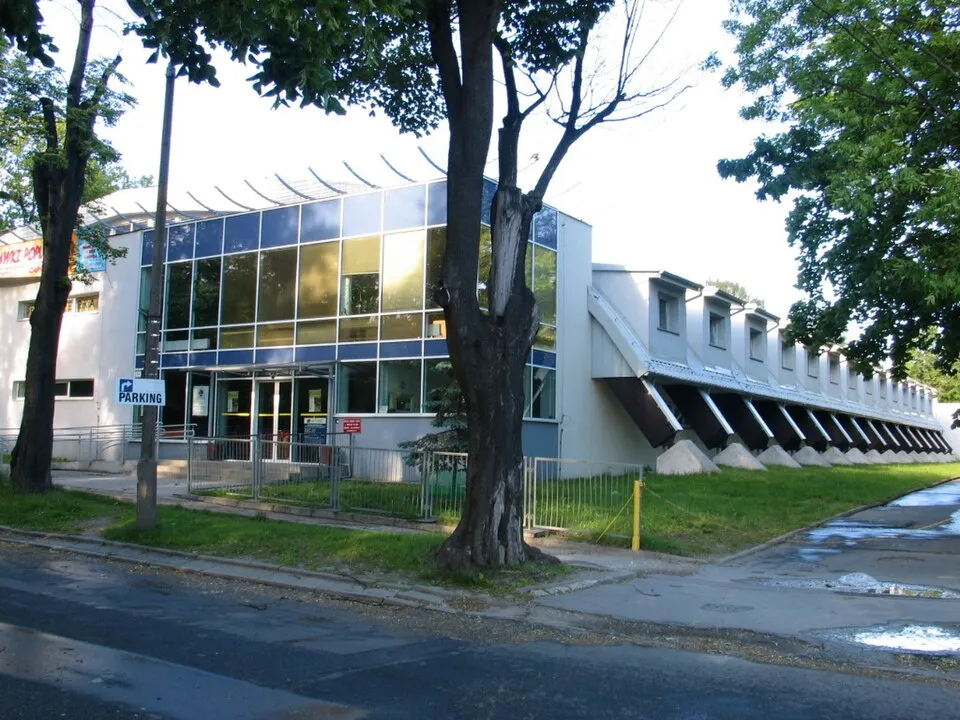 Street front of the Bombonierka ice rink building on ul. Stefanowskiego in Łódź — Lodowisko Bombonierka