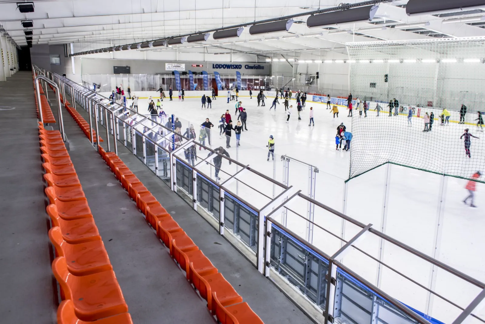 Tafla i trybuny Lodowiska Chwiałka podczas sesji publicznej — Lodowisko Chwiałka (Witalis Ludwiczak ice rink)