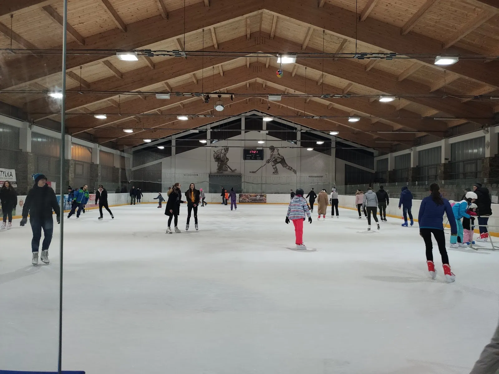 The ice at Lodowisko Czarny Dunajec, in a photo from its Google Maps listing. — Lodowisko Czarny Dunajec