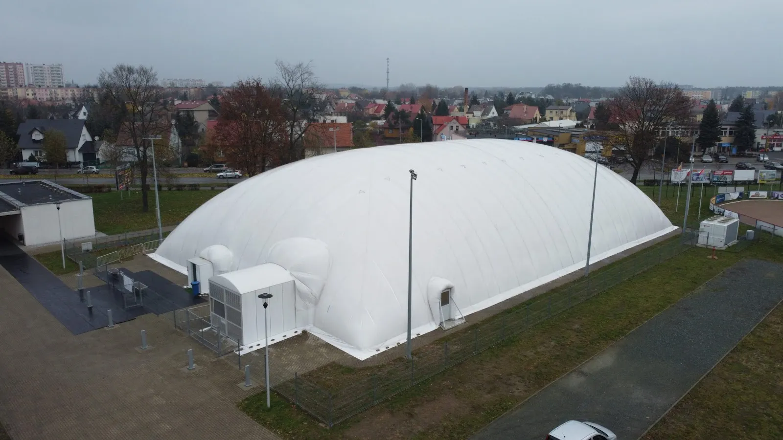 Aerial view of the white air-supported hall over the Leszno ice rink at the stadium on 17 Stycznia — Sztuczne Lodowisko MOSiR Leszno
