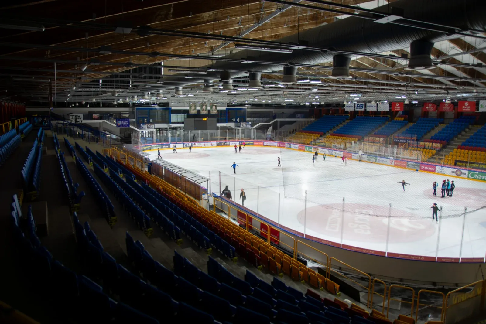 The ice sheet and stands of the Tor-Tor hall in Toruń — Lodowisko Tor-Tor im. J. Stogowskiego
