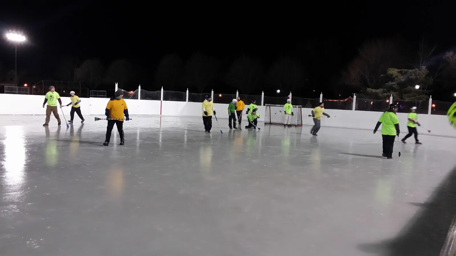 El hielo de Logan Park Outdoor Rink, en una foto de su ficha de Google Maps. — Logan Park Outdoor Rink