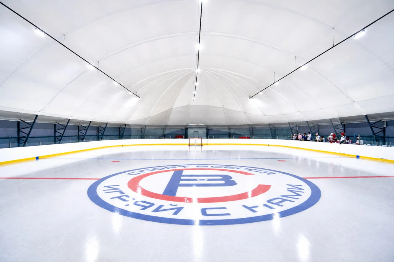 The ice sheet of the Mayak ice arena, from the operator's own gallery — Mayak Ice Arena