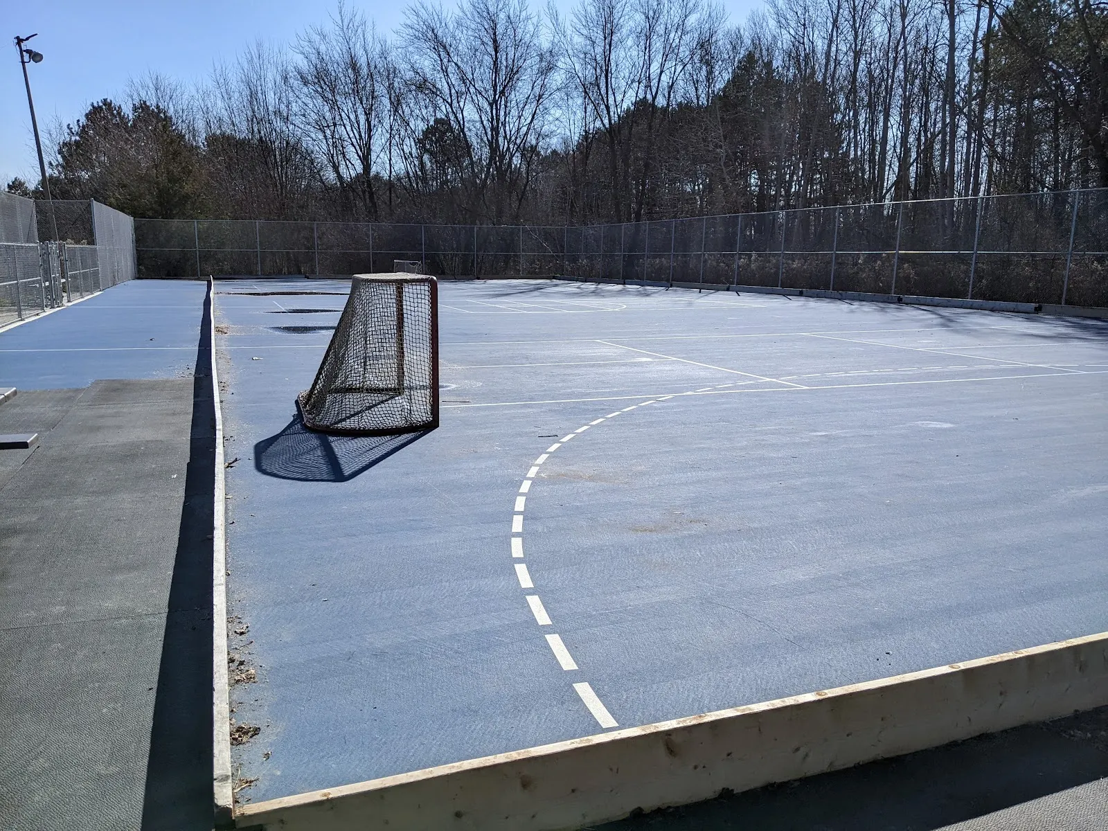El hielo de Meadowwood Park Natural Ice Rink, en una foto de su ficha de Google Maps. — Meadowwood Park Natural Ice Rink