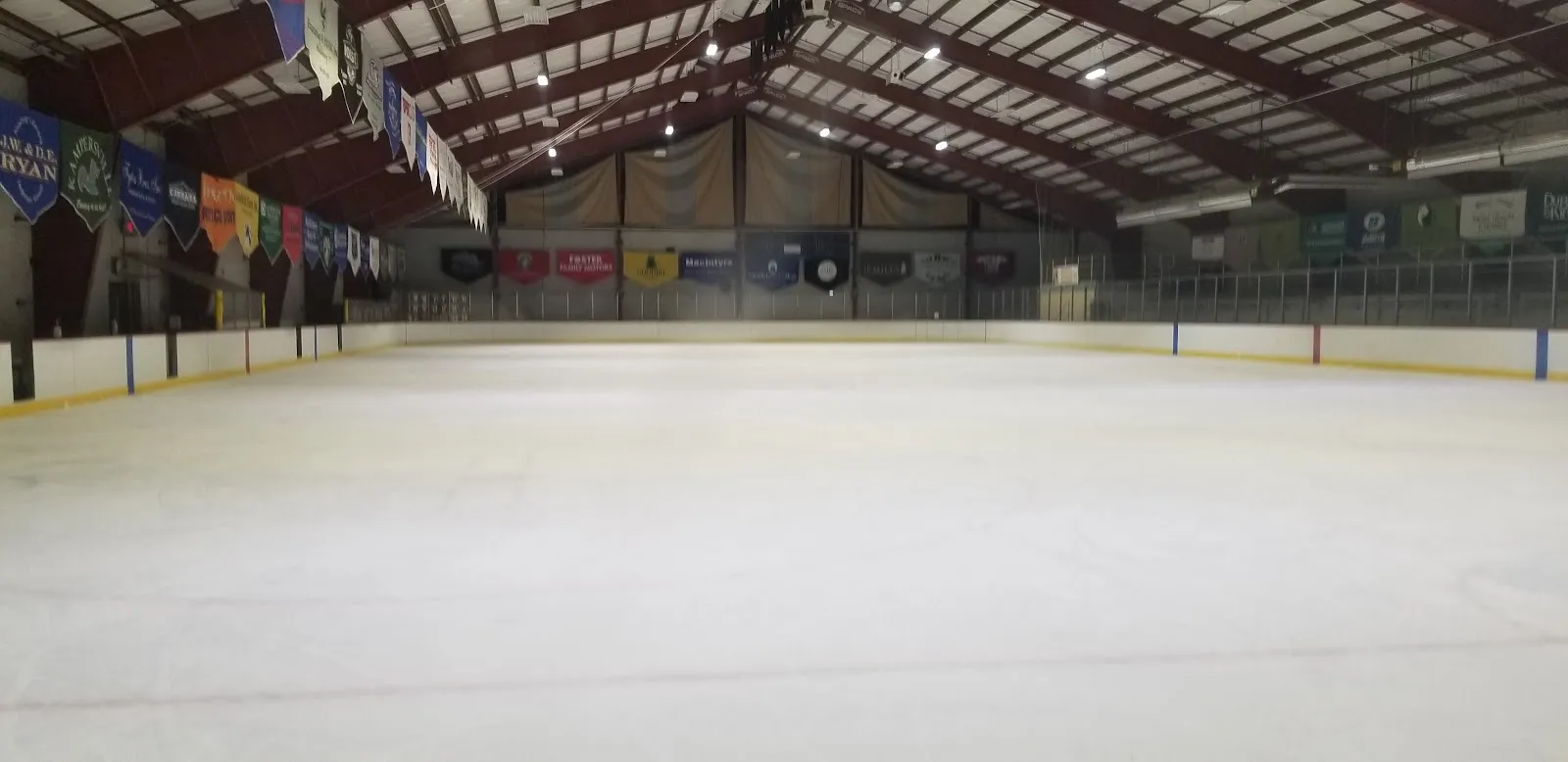 El hielo de Memorial Sports Center, en una foto de su ficha de Google Maps. — Memorial Sports Center