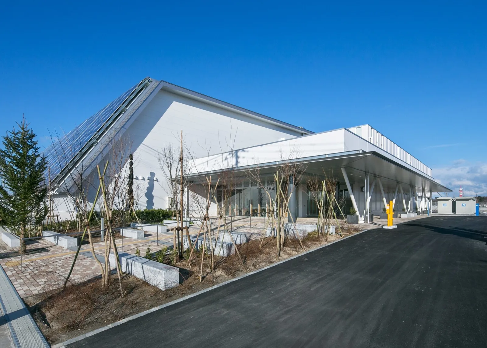 新潟市アイスアリーナ（MGC三菱ガス化学アイスアリーナ）の外観 — MGC Mitsubishi Gas Chemical Ice Arena