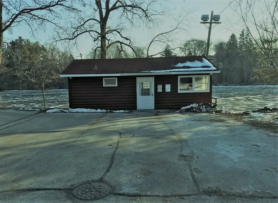 The outside of Mill Pond Ice Skating Shack, in a photo from its Google Maps listing. — Mill Pond Ice Skating Shack