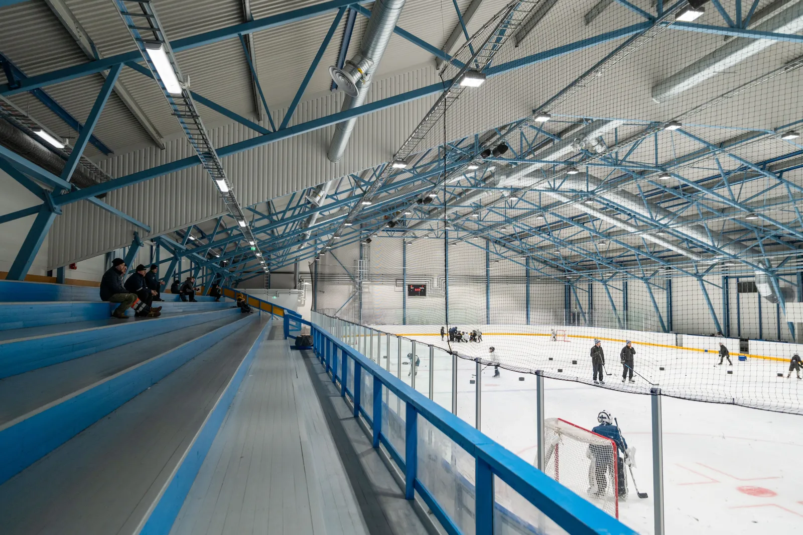 Muhoksen jäähallin jää ja katsomo – Muhoksen jäähalli