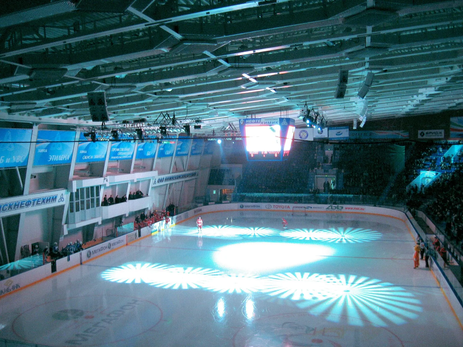 The ice of the Neftekhim Arena ice palace at the start of a match, Nizhnekamsk — Neftekhim Ice Palace Nizhnekamsk