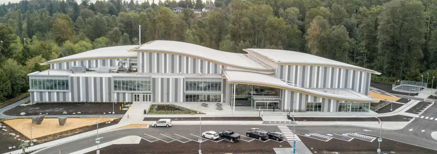 North Surrey Sport & Ice Complex y su entrada. — North Surrey Sport & Ice Complex