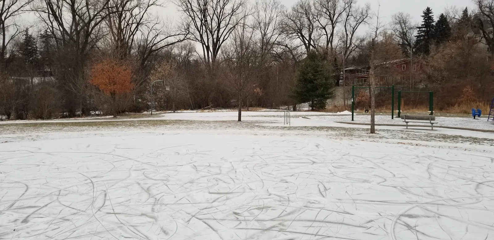 El hielo de North Tyrol Park Outdoor Rink, en una foto de su ficha de Google Maps. — North Tyrol Park Outdoor Rink