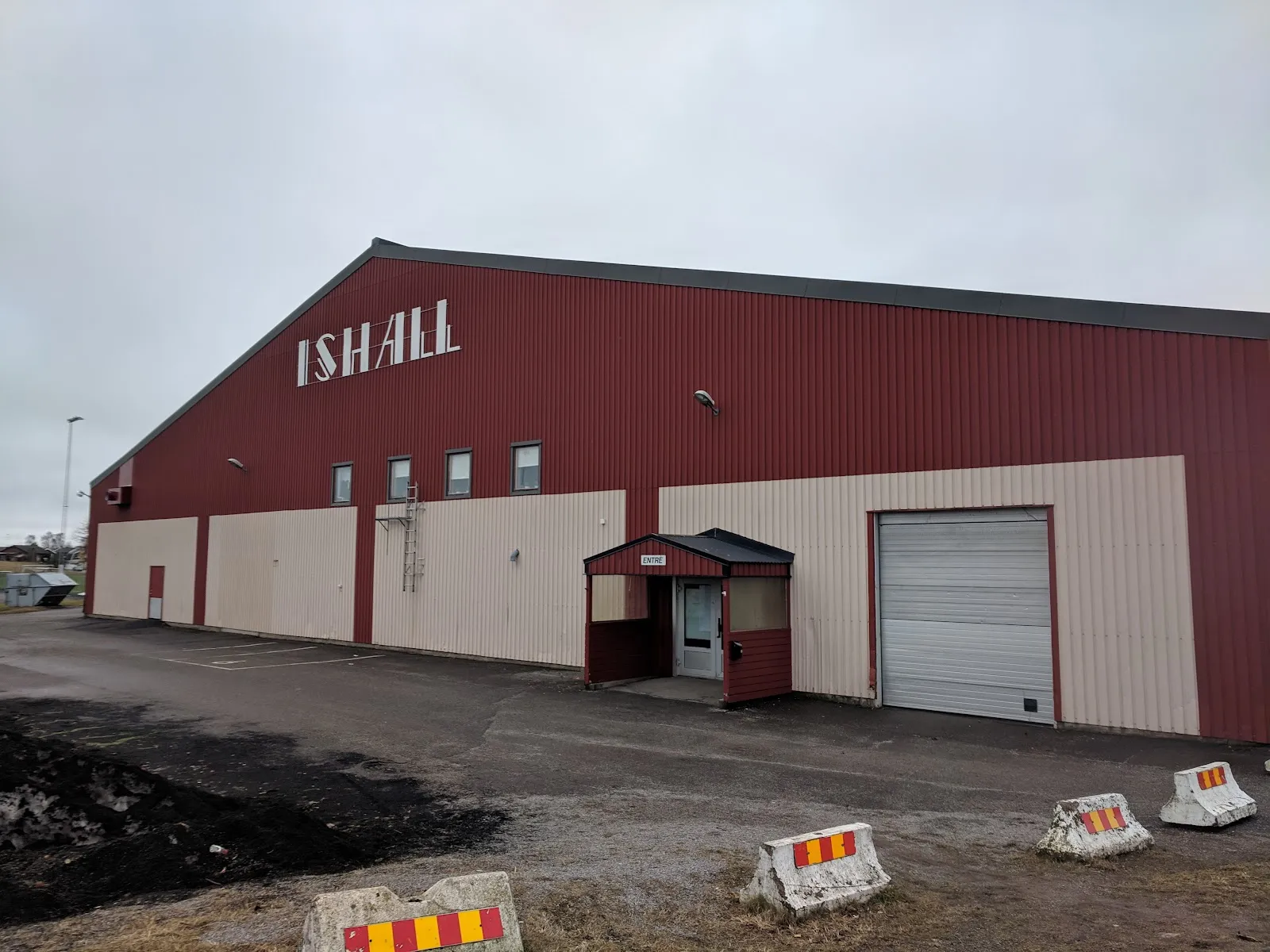 The red Ishall building of Odenrinken in Falköping — Odenrinken