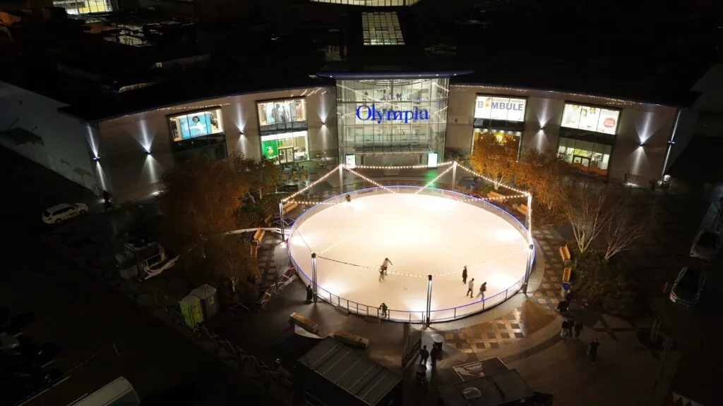 Night view from above of the circular ice rink beside the Olympia Brno shopping centre — Olympia Rink