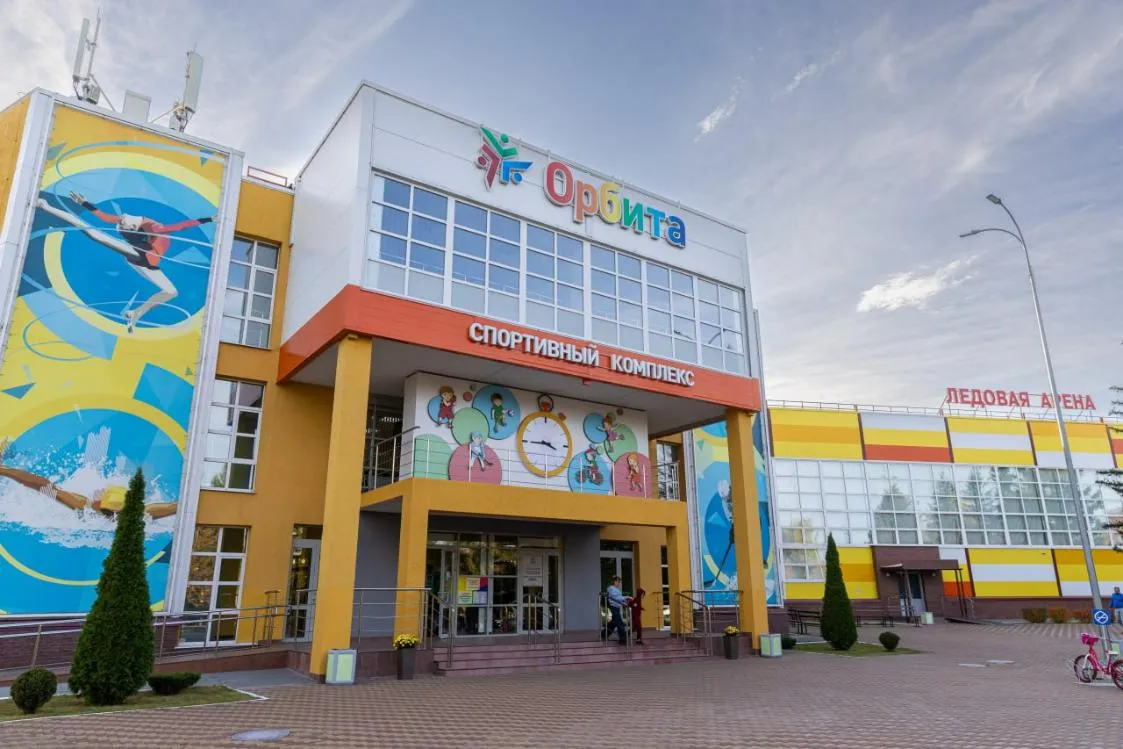 Главный вход спортивного комплекса «Орбита» в Самаре — Orbita Ice Arena