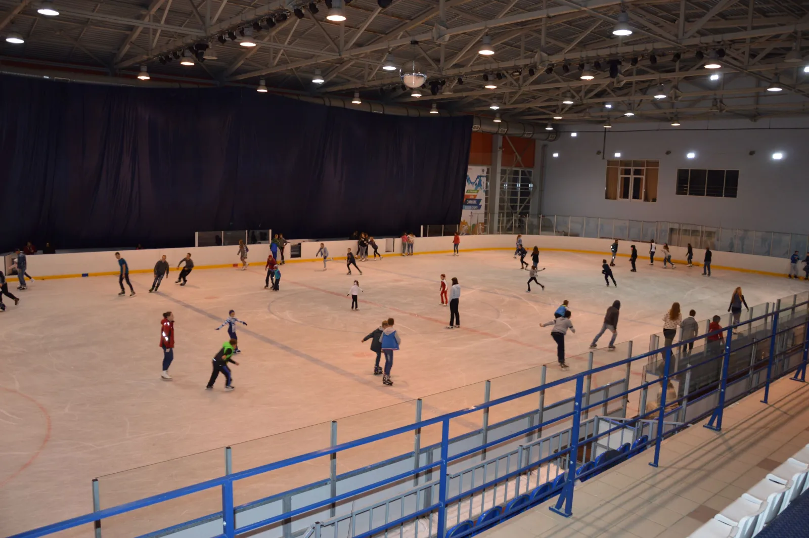 Катающиеся на сеансе массового катания на ледовой арене «Орбита», Тверь — Orbita Ice Complex Tver