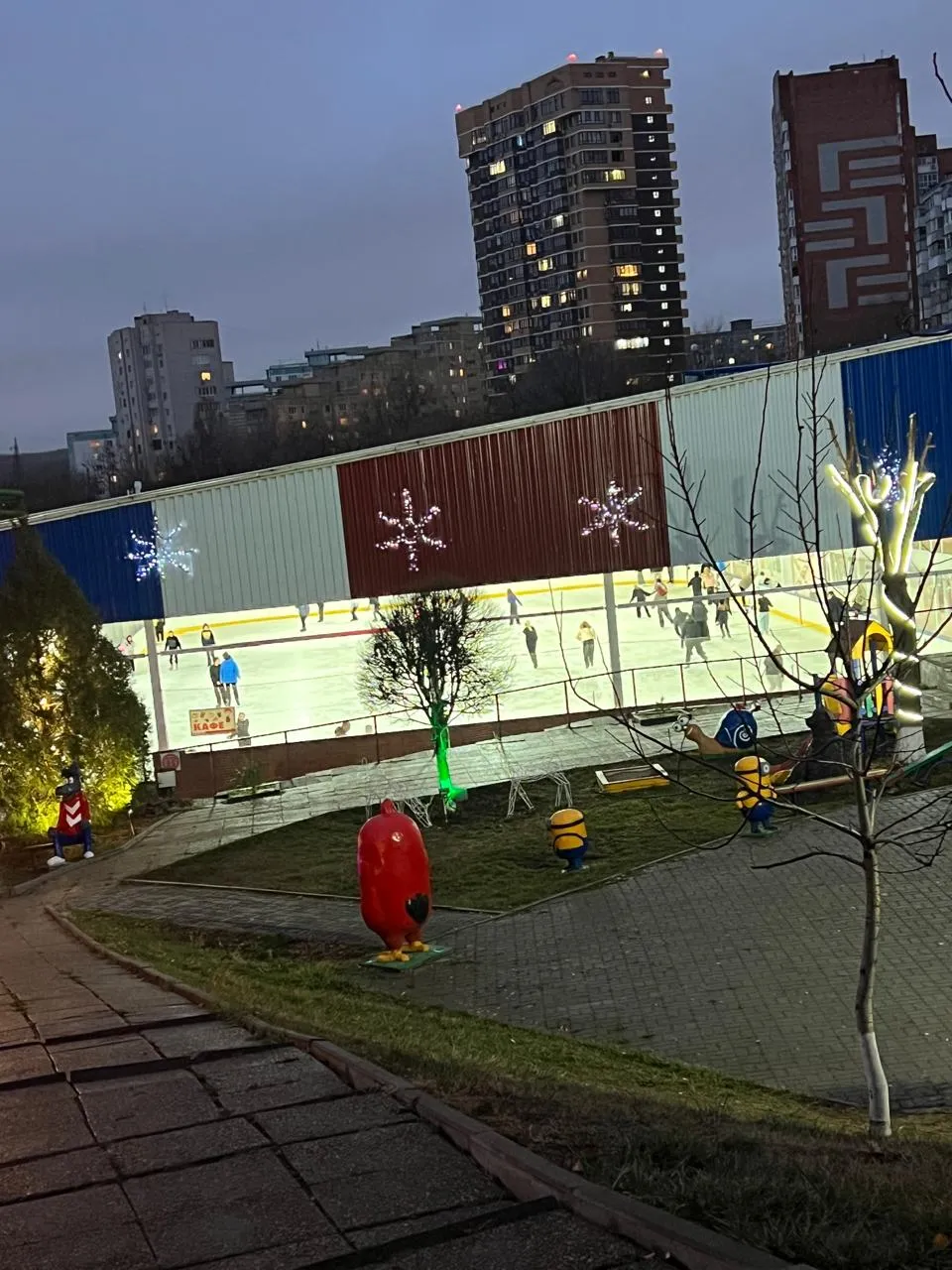 The rink building and its path at dusk, Rostov-on-Don — Osminozhek Ice Rink Rostov-on-Don