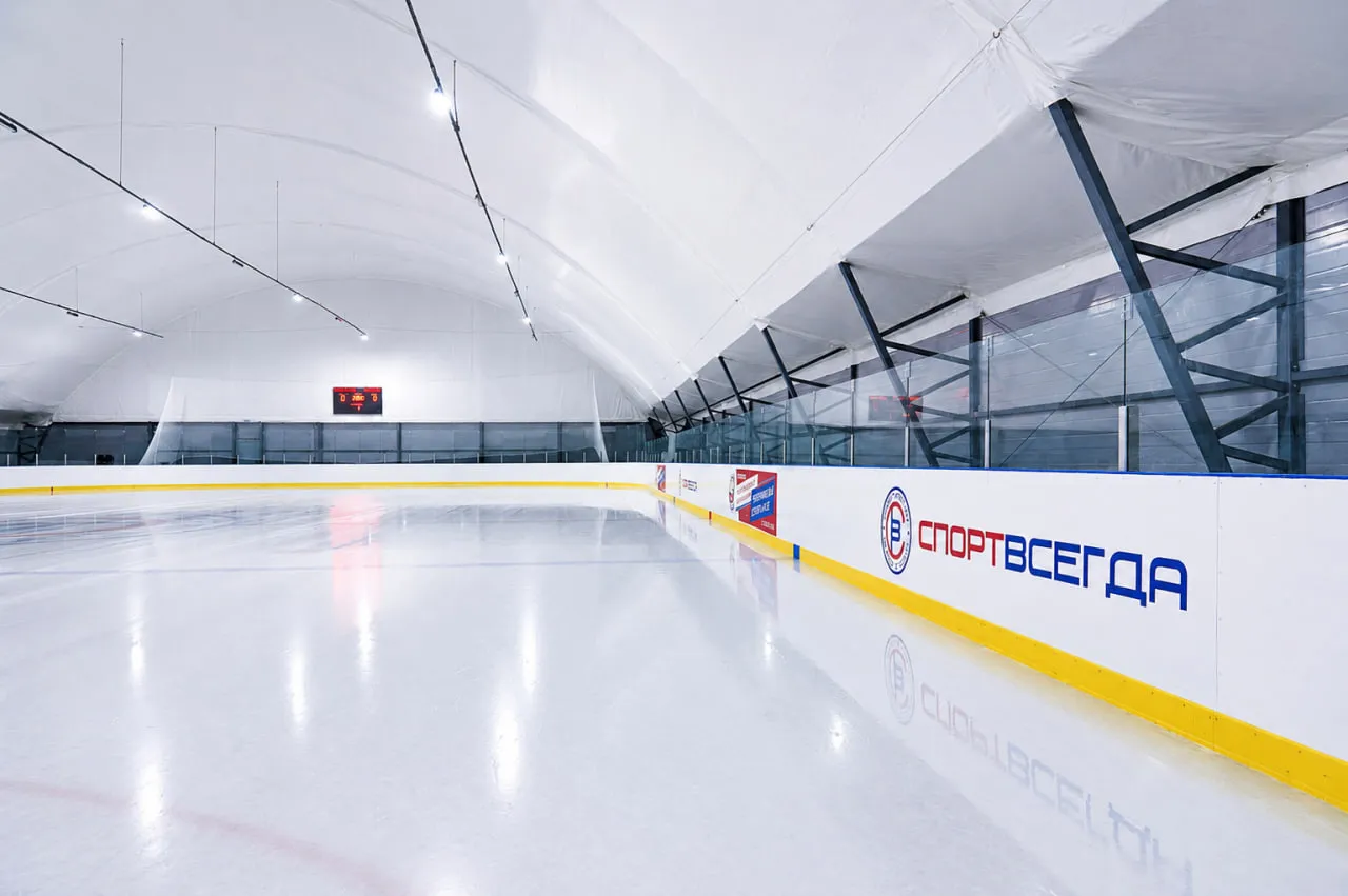 The ice sheet of the Ostrov ice arena, from the operator's own gallery — Ostrov Ice Arena