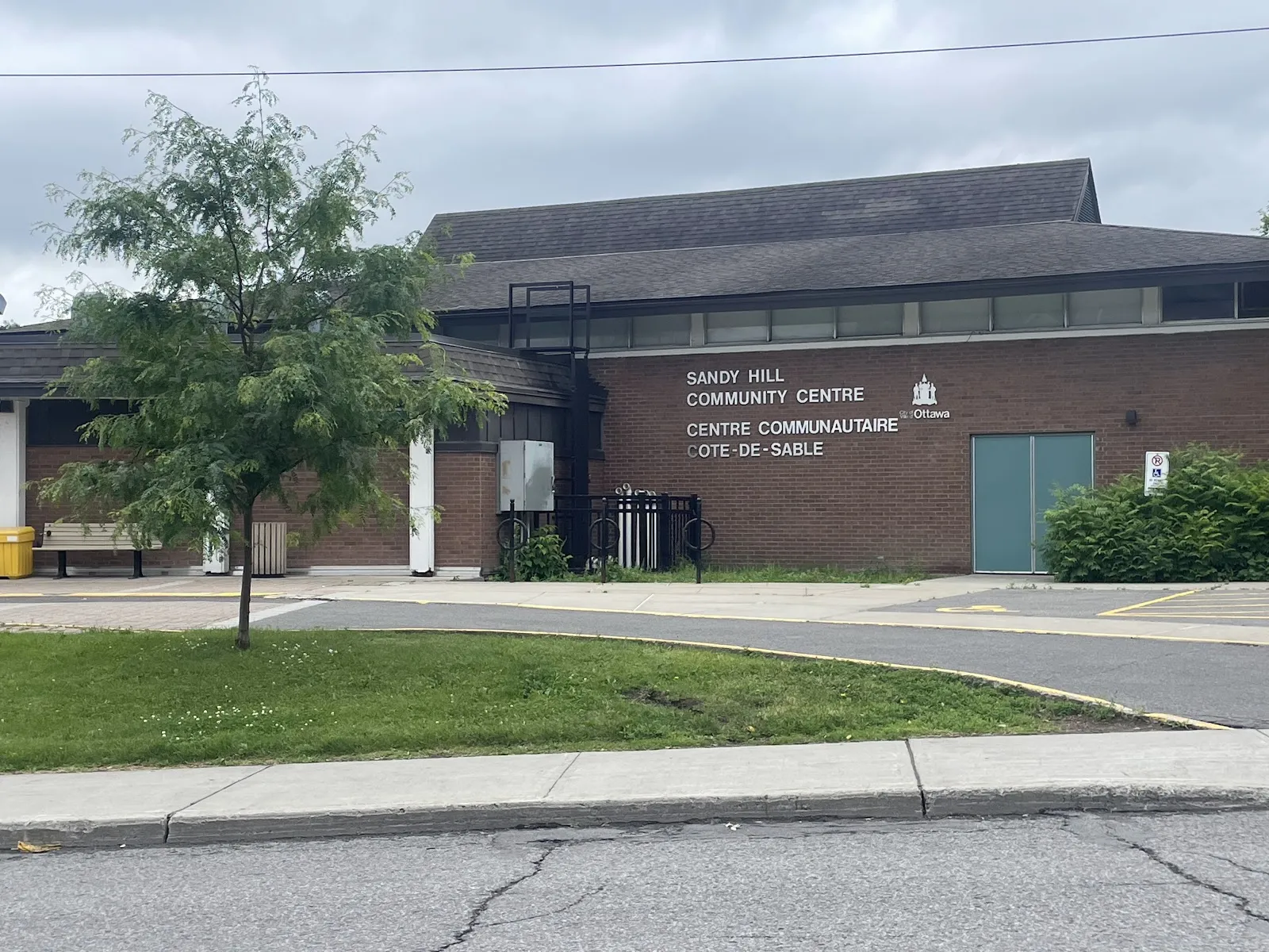The outside of Annie Pootoogook Park Outdoor Rink, in a photo from its Google Maps listing. — Annie Pootoogook Park Outdoor Rink