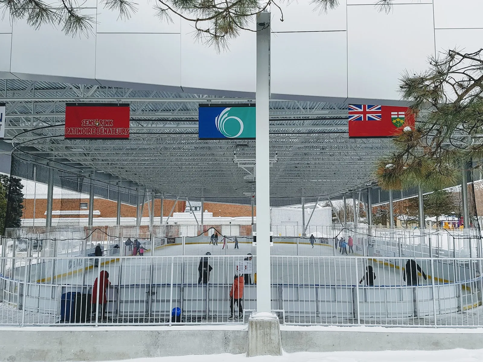 El exterior de Canterbury Park Outdoor Rink, en una foto de su ficha de Google Maps. — Canterbury Park Outdoor Rink