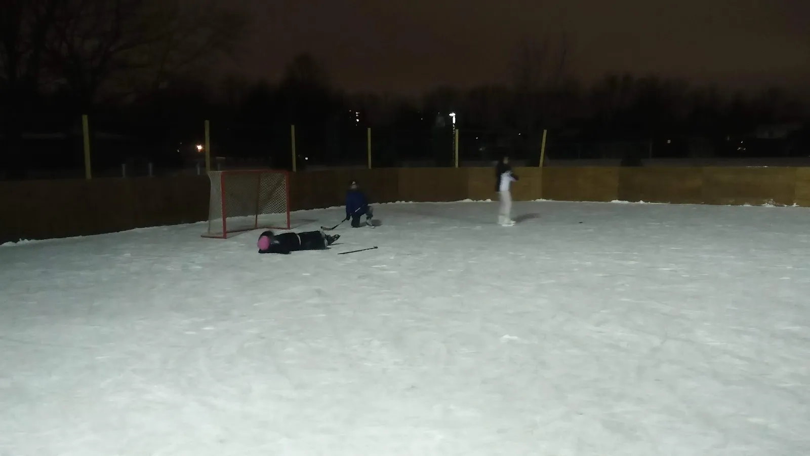 El hielo de General Burns Park Outdoor Rink, en una foto de su ficha de Google Maps. — General Burns Park Outdoor Rink