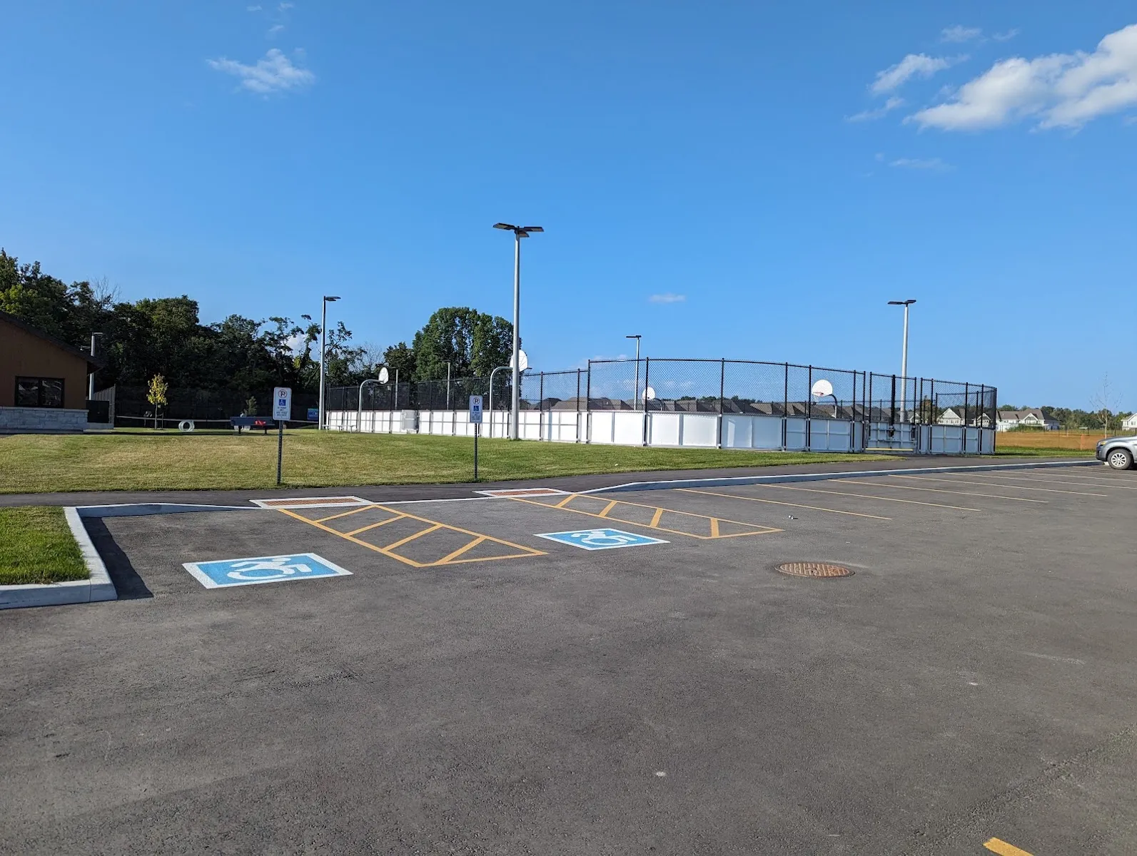 The outside of Mantha Park Outdoor Rink, in a photo from its Google Maps listing. — Mantha Park Outdoor Rink