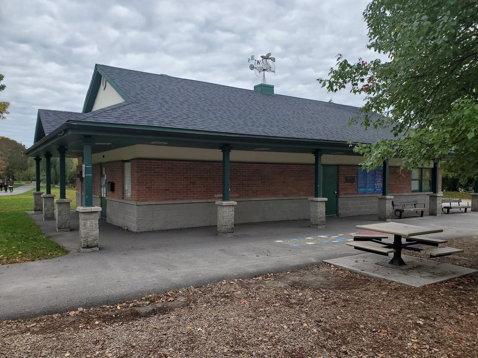 The outside of New Edinburgh Park Outdoor Rink, in a photo from its Google Maps listing. — New Edinburgh Park Outdoor Rink