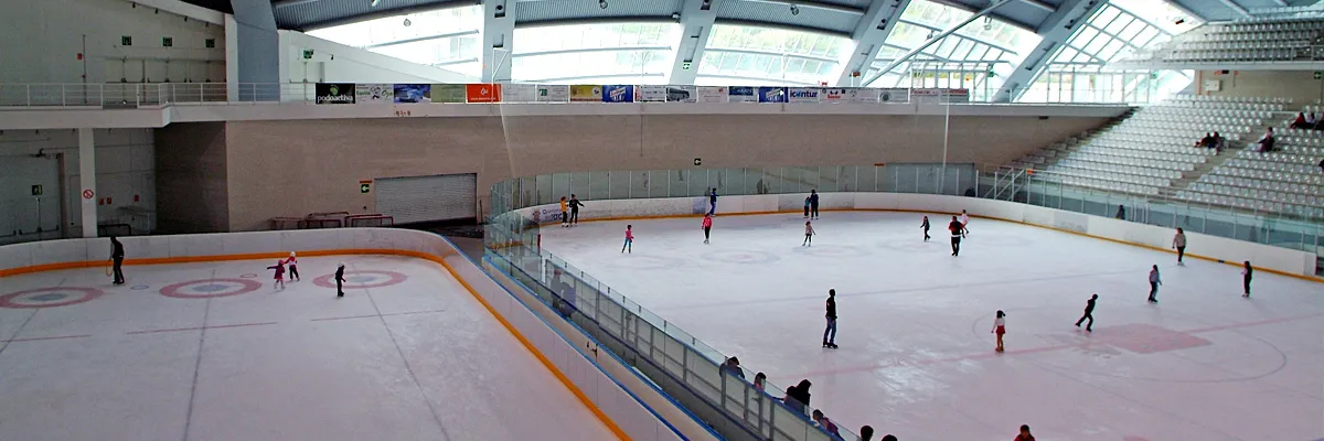 La pista de las sesiones públicas del Pabellón de Hielo de Jaca — Pabellón de Hielo de Jaca