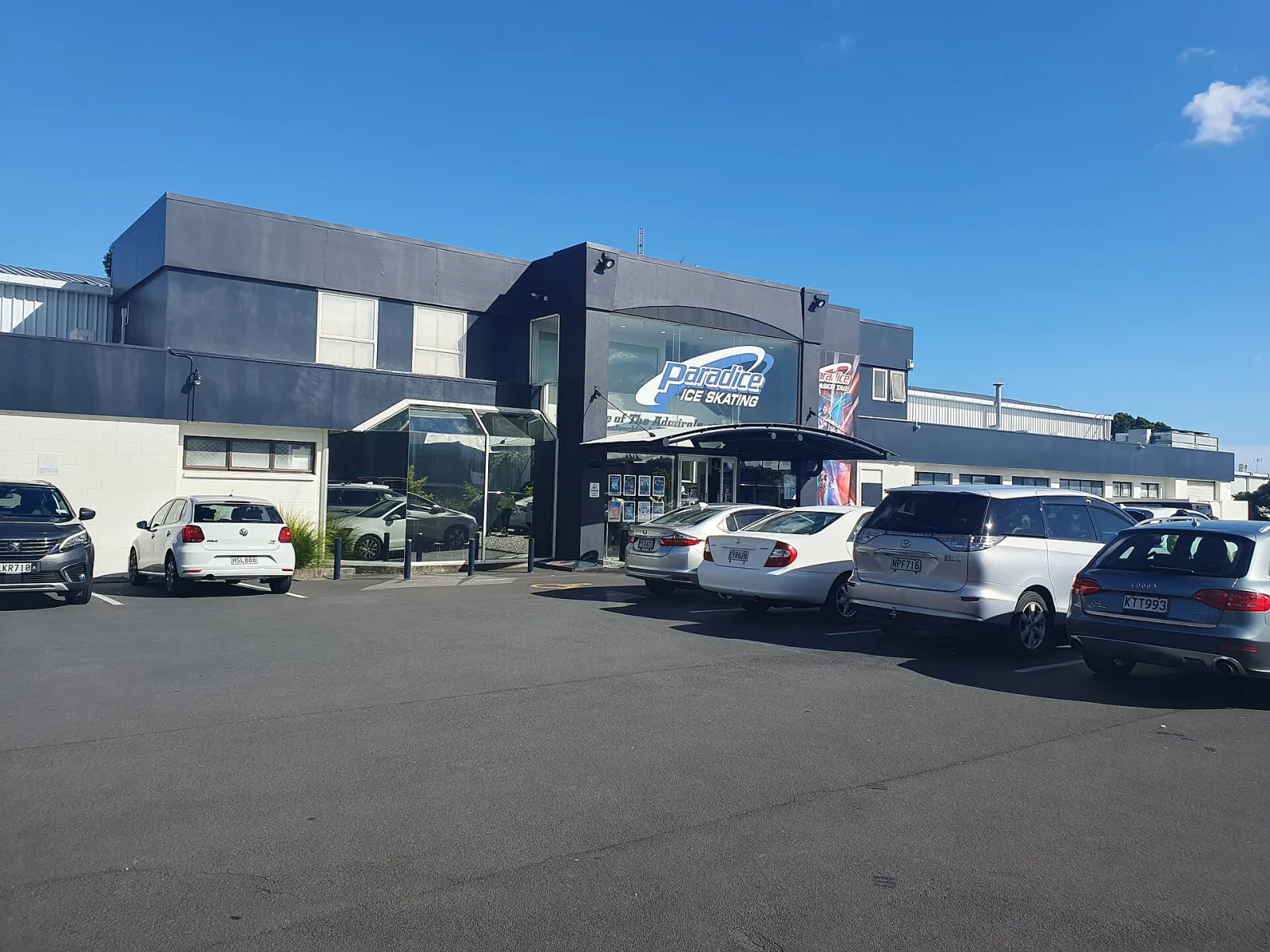 The front entrance of Paradice Ice Skating on Lansford Crescent, Avondale — Paradice Ice Skating Avondale