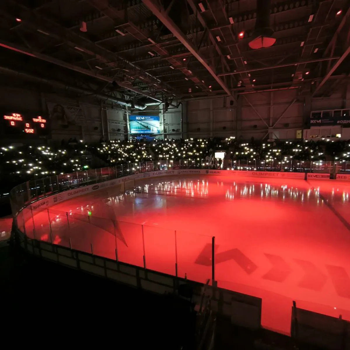 The ice of the Paryshev Ice Palace in Kurgan under red arena lighting — Paryshev Ice Palace Kurgan