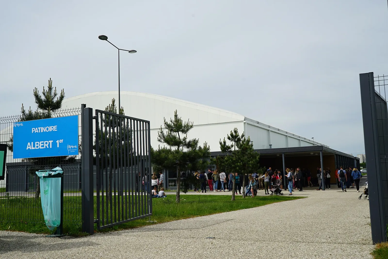 The Patinoire Albert 1er in Reims, seen from the entrance path — Patinoire Albert 1er