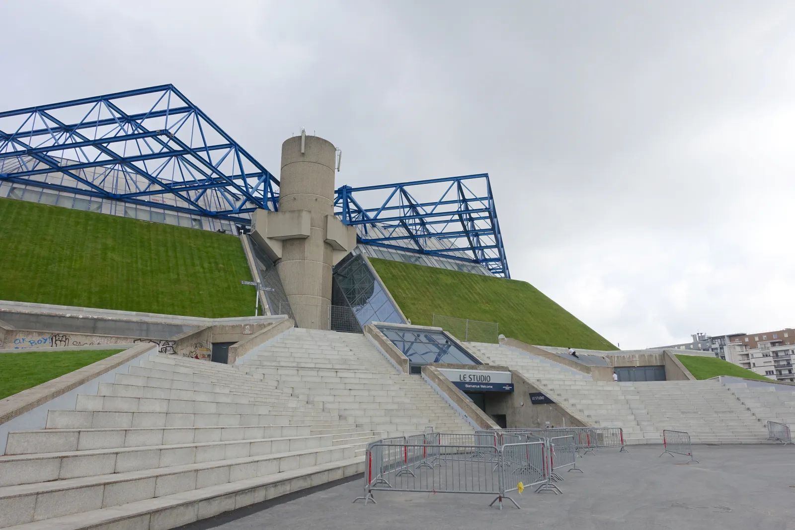 L’Accor Arena (Palais omnisports de Paris-Bercy), le bâtiment qui abrite la patinoire — Patinoire Accor Arena