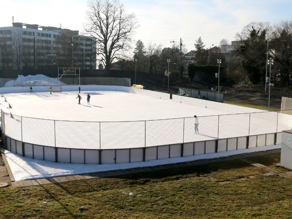 La patinoire extérieure de la Pontaise installée dans le vélodrome — Patinoire de la Pontaise