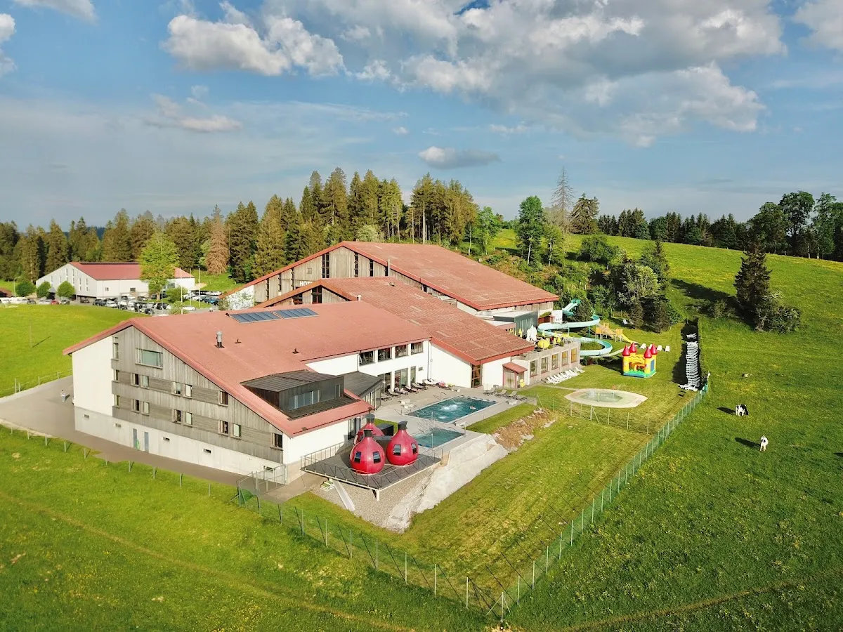 The Jura Resort leisure centre in Saignelégier, which houses the covered rink — Patinoire du Centre de loisirs (Saignelégier)