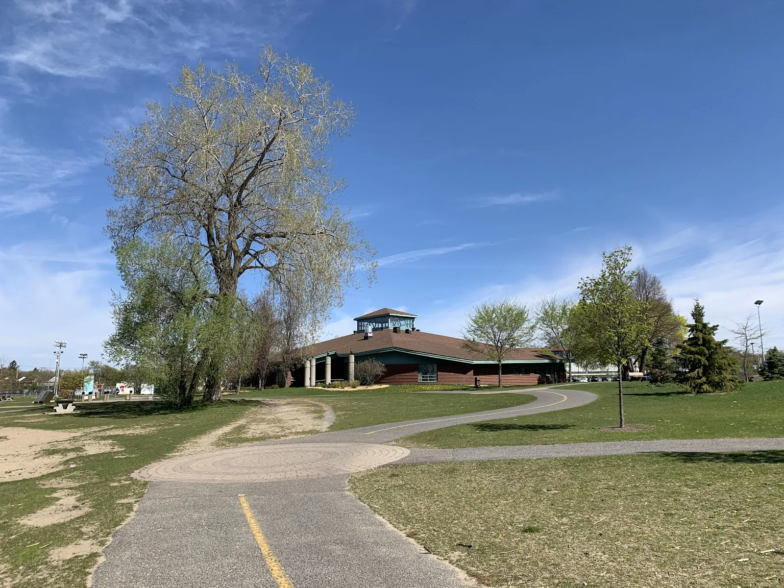 The outside of Patinoire du parc Moussette (Gatineau), in a photo from its Google Maps listing. — Patinoire du parc Moussette (Gatineau)