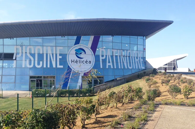 The glass front of Hélicéa with its Piscine Patinoire lettering — Patinoire Hélicéa
