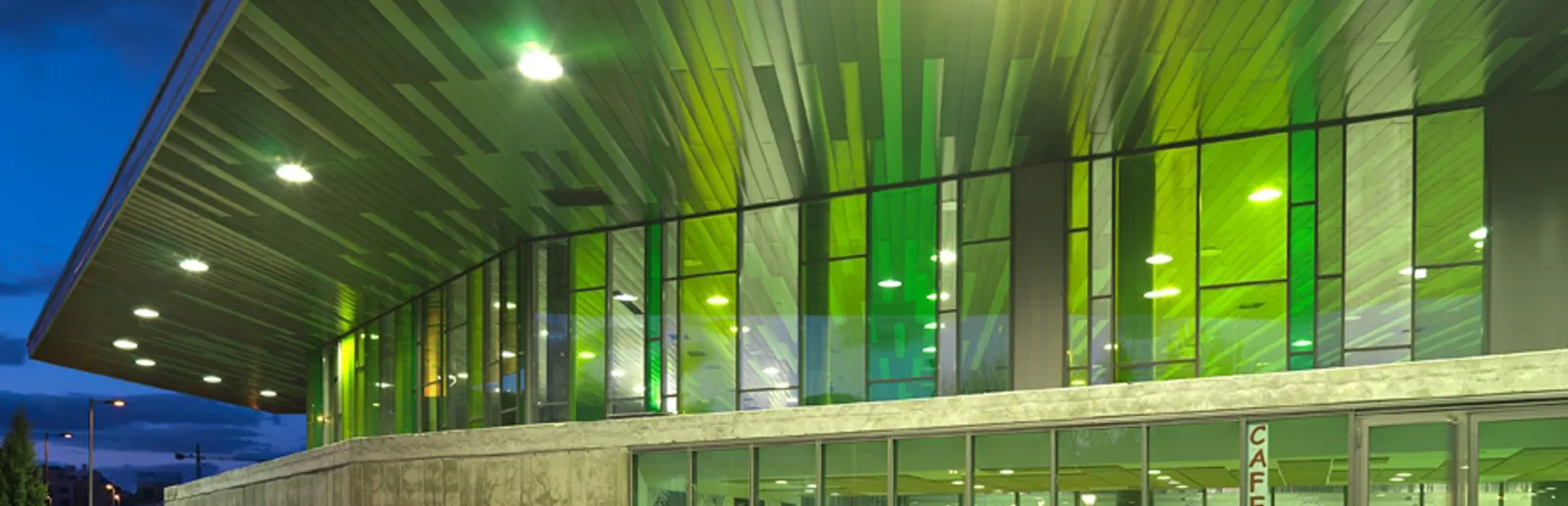 The glass front and canopy of the Valdemoro ice rink building at dusk — Pista de Hielo de Valdemoro