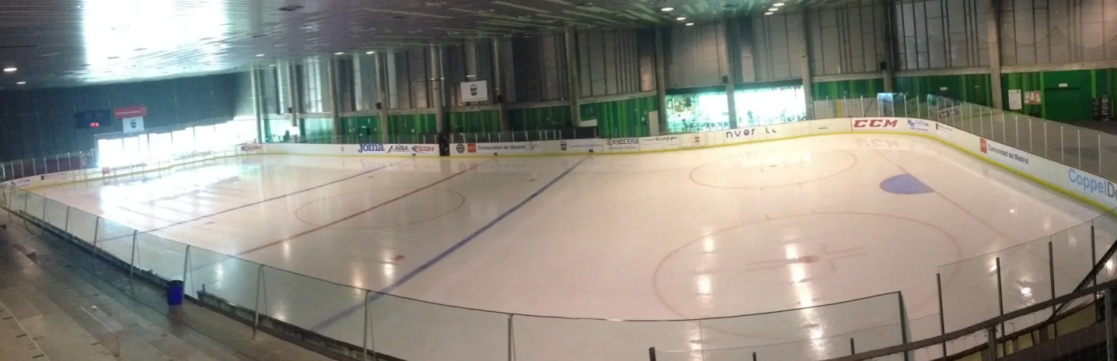 The 1,800 square metre ice sheet at Valdemoro seen from the stand — Pista de Hielo de Valdemoro